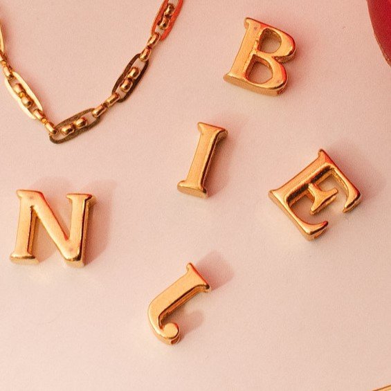 PINGENTE DE LETRAS PASSANTE