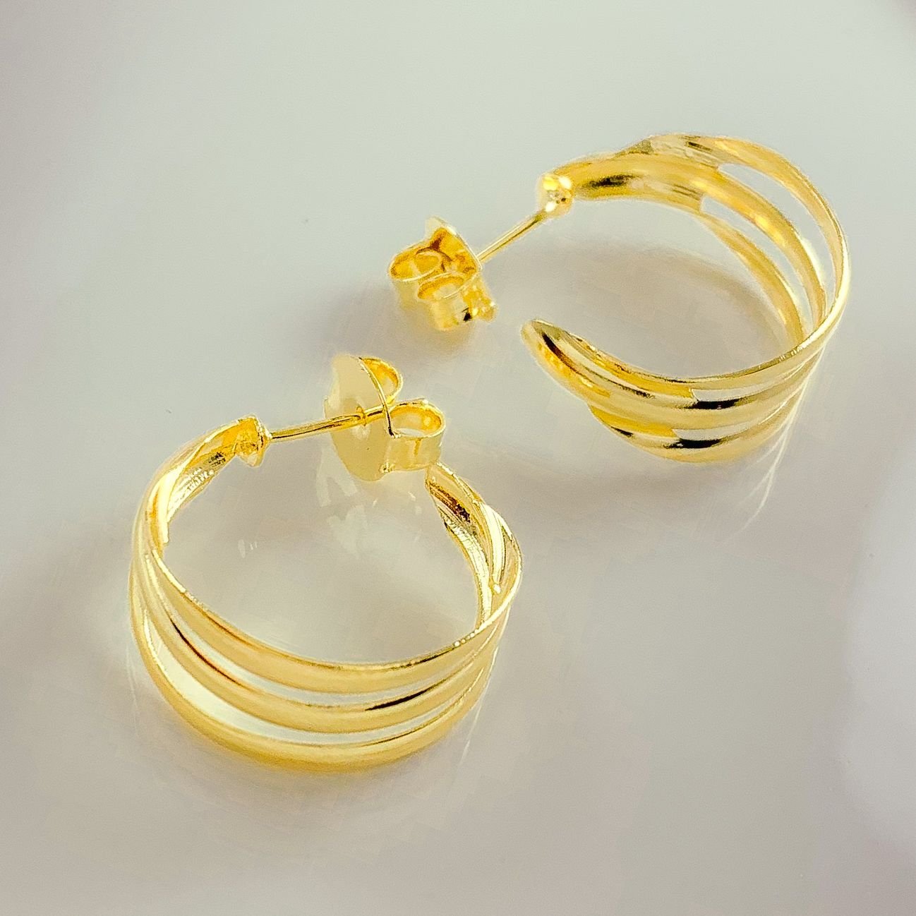 BRINCO ARGOLA TRÊS FIOS MEDIO OURO 18K