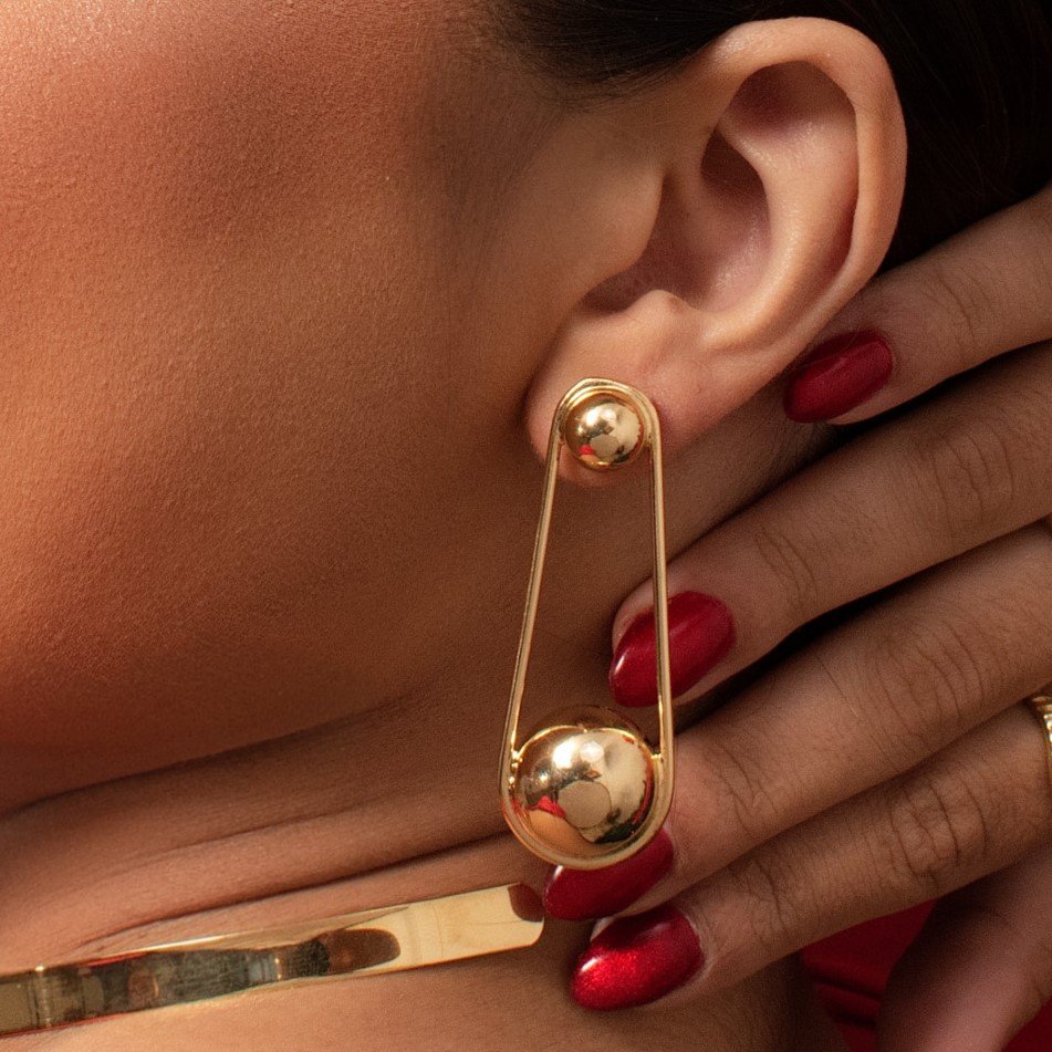 BRINCO ELEGANTE ESFERA PEQUENA E GRANDE OURO 18K