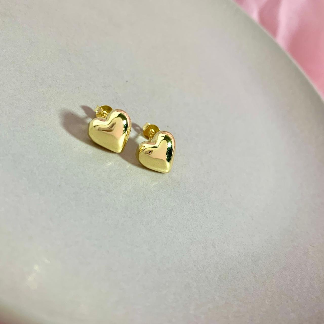 BRINCO CORAÇÃO LISO MENOR OURO 18K