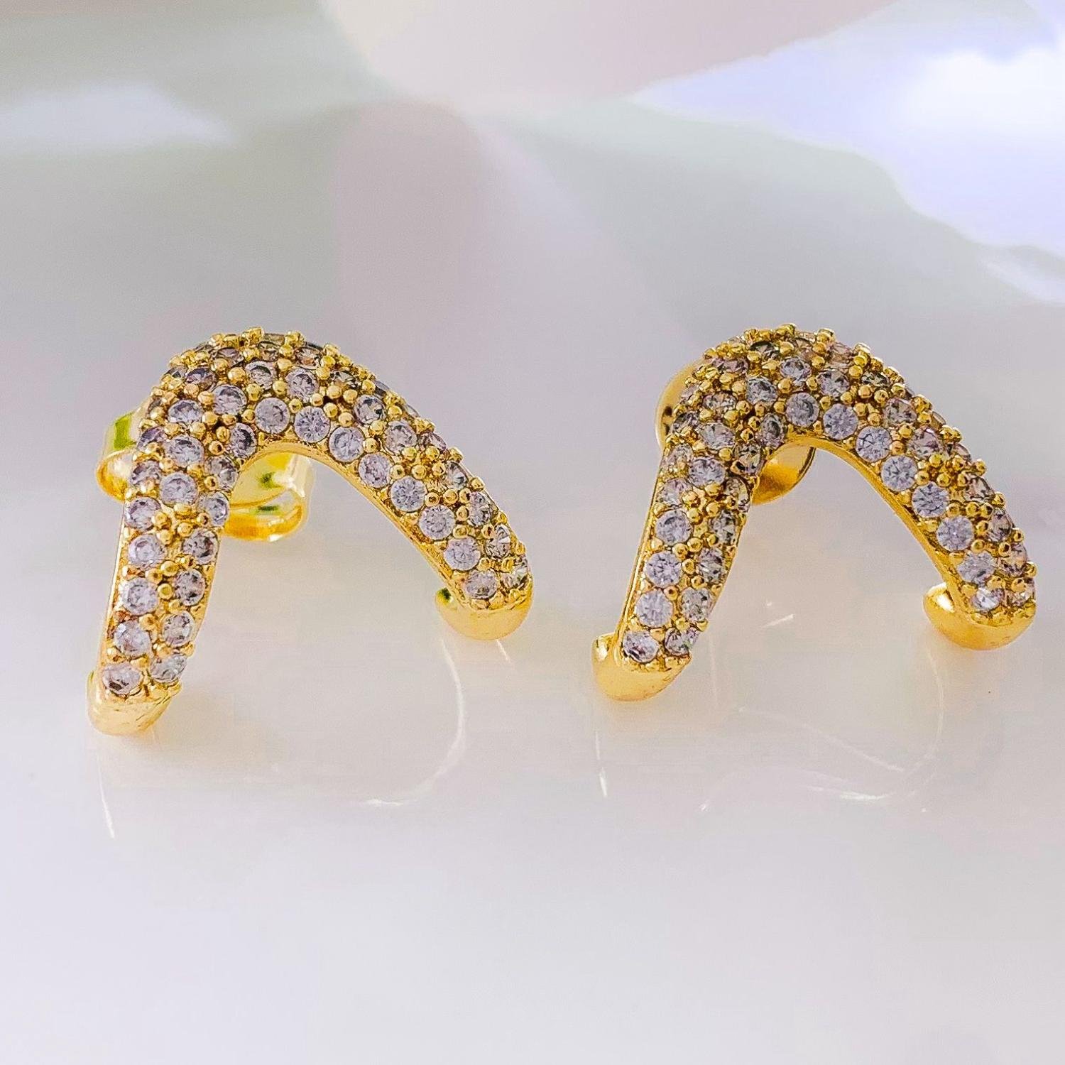 BRINCO 330 EAR JACKET ZIRCONIA OURO 18K