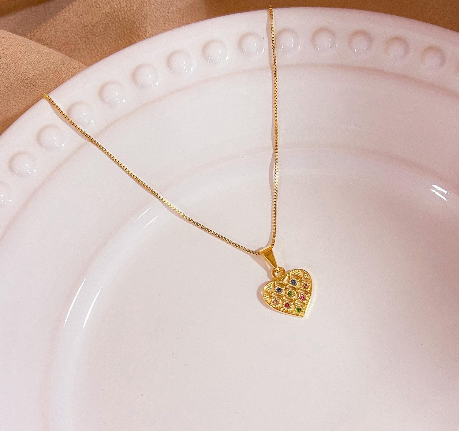 COLAR DE CORAÇÃO CRAVEJADO EM ZIRCÔNIA COLORIDA OURO 18K