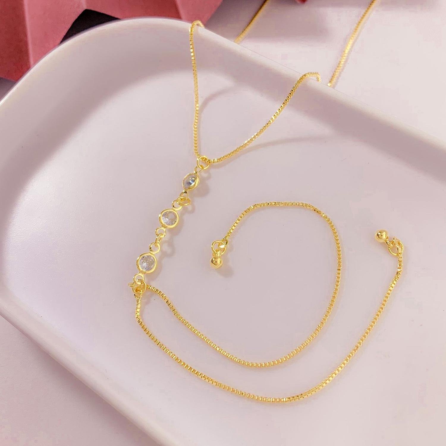 COLAR DE GRAVATINHA COM ZIRCÔNIAS OURO 18K