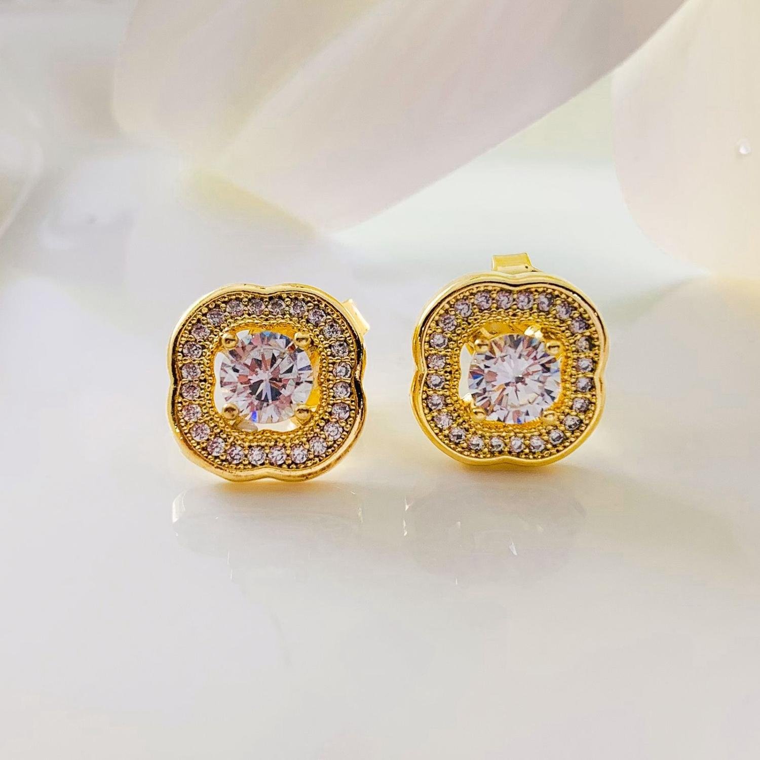 BRINCO 312 ZIRCONIA OURO 18K