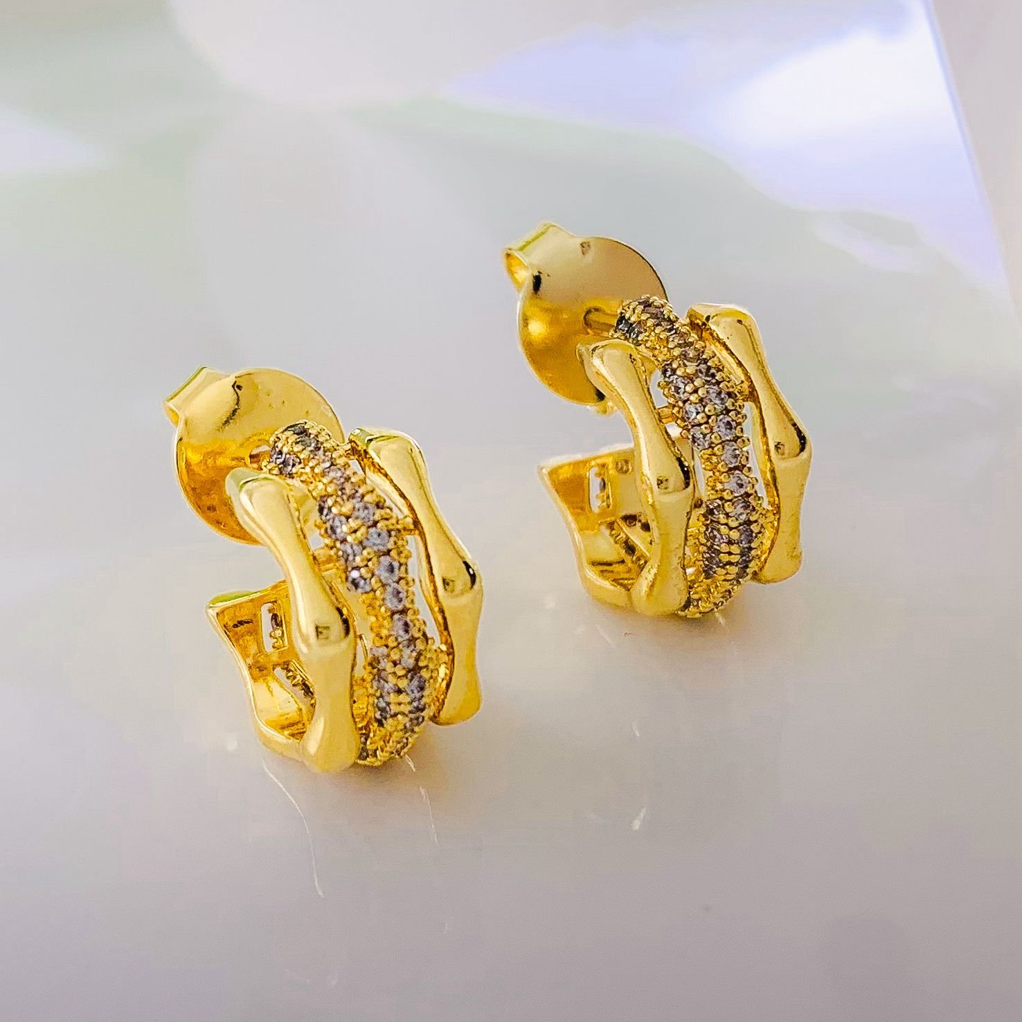 BRINCO 332 ARGOLA ZIRCONIA OURO 18K